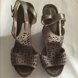 Bucco Open Weave Platform